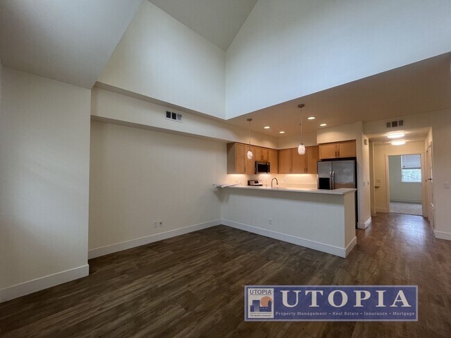 Building Photo - Beautiful and Spacious 3-bedroom, 3.5-bathroom Townhouse Located in the heart of Seabright.