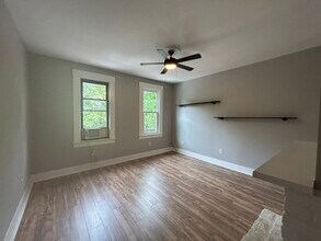 Building Photo - 3049 Riverside Dr