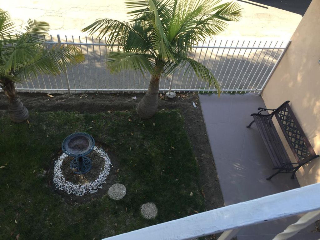 Courtyard - 5921 Cahuenga Blvd