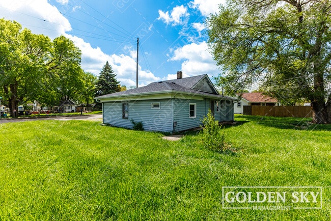 Building Photo - 1704 W 15th St