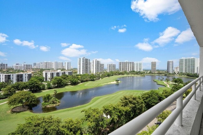 Foto del edificio - 20225 NE 34th Ct