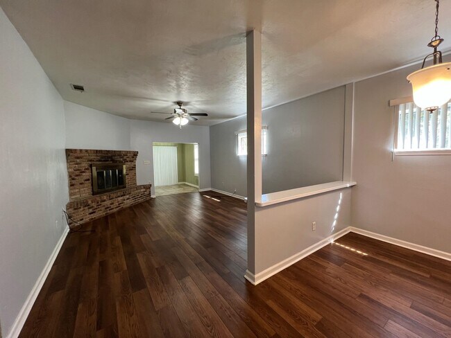 Foto del edificio - 2554 Panther Creek Rd