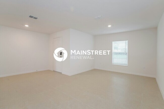 Building Photo - 4 Bedroom Pet-Friendly Home in Dundee, FL with Main Street Renewal