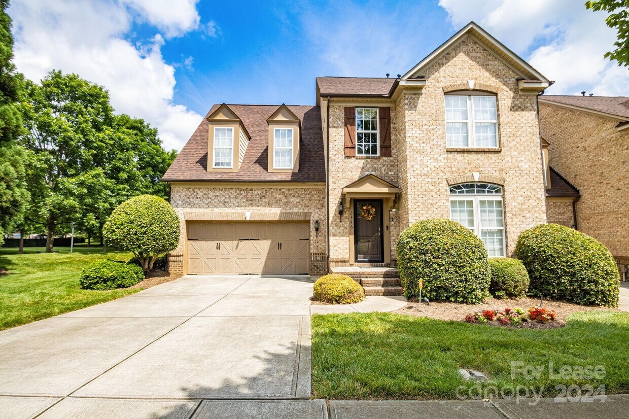 Foto principal - 2346 Donnington Ln NW