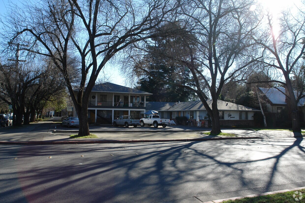 Primary Photo - 211 W 1st Ave