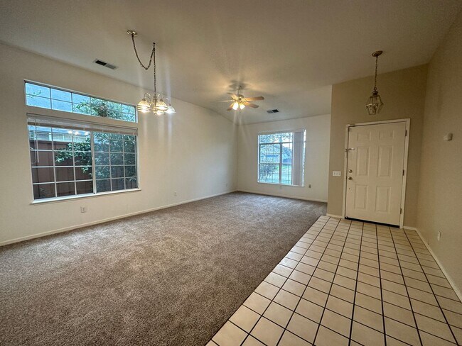 Building Photo - 1075 Carrie St