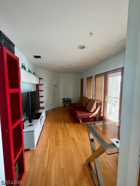 Building Photo - 33 Maple Pkwy