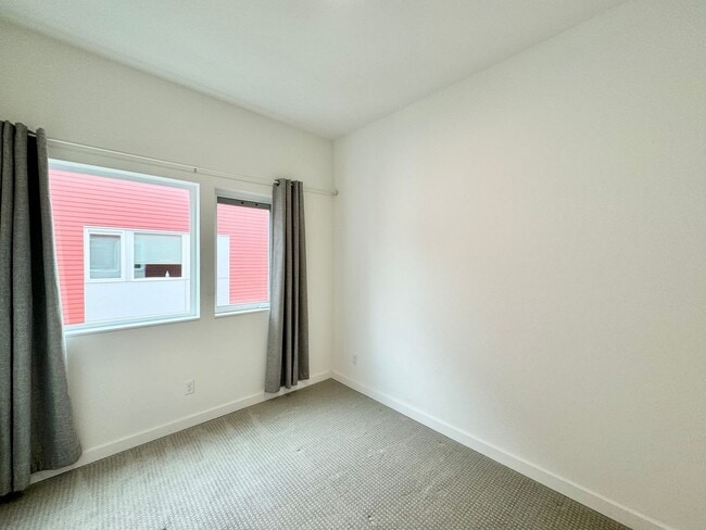 Building Photo - Great Townhome for rent