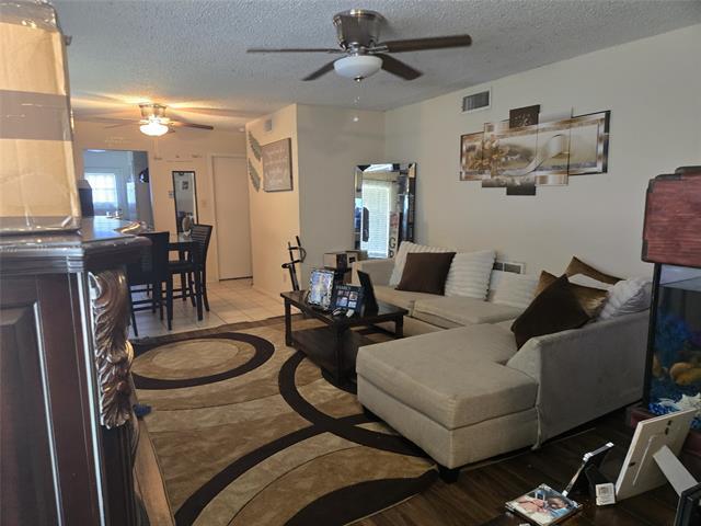 Foto del edificio - 2405 Springmont Ct