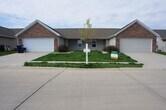 Foto principal - Beautiful 2 bedroom 2 bath duplex with 2 c...