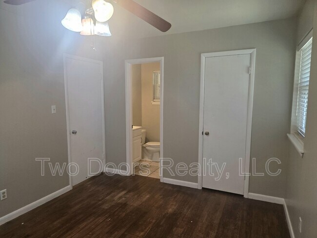 Foto del edificio - 705 E Carroll Ln