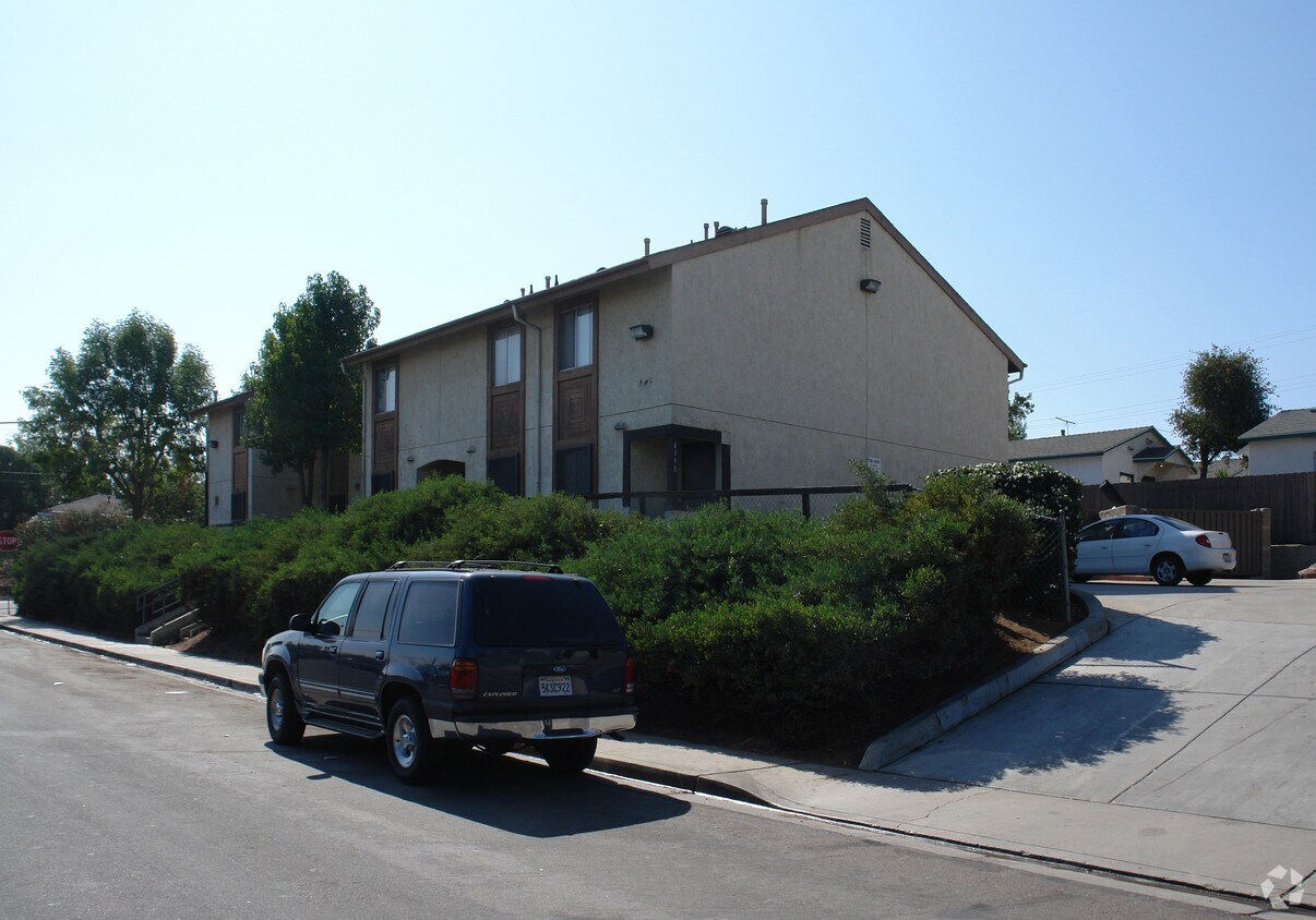 Building Photo - 4390 Maple St
