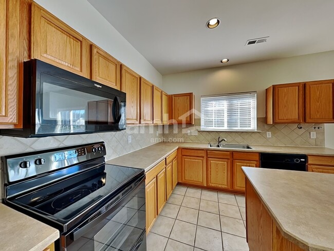 Building Photo - 2127 Maple Tree Ct