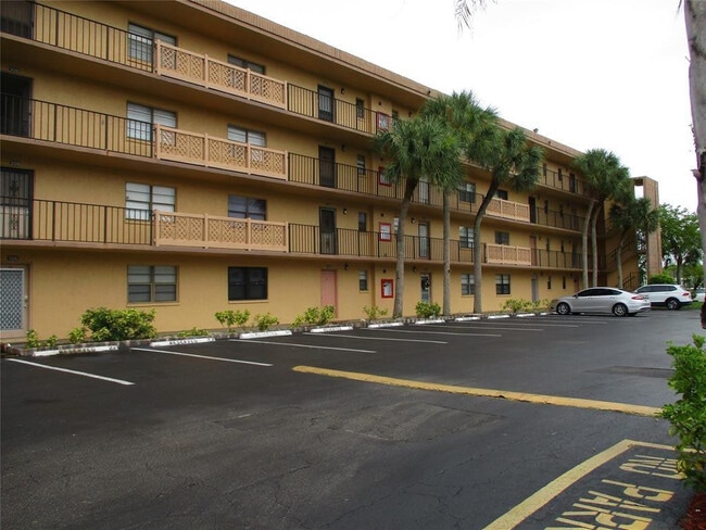 Foto del edificio - 9370 SW 8th St