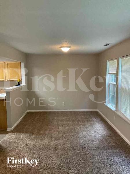 Foto del edificio - 5982 Redcliff N Ln