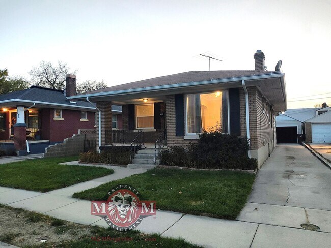 Foto del edificio - 3 Bd 1 Ba Home with Hardwood Floors in Midvale
