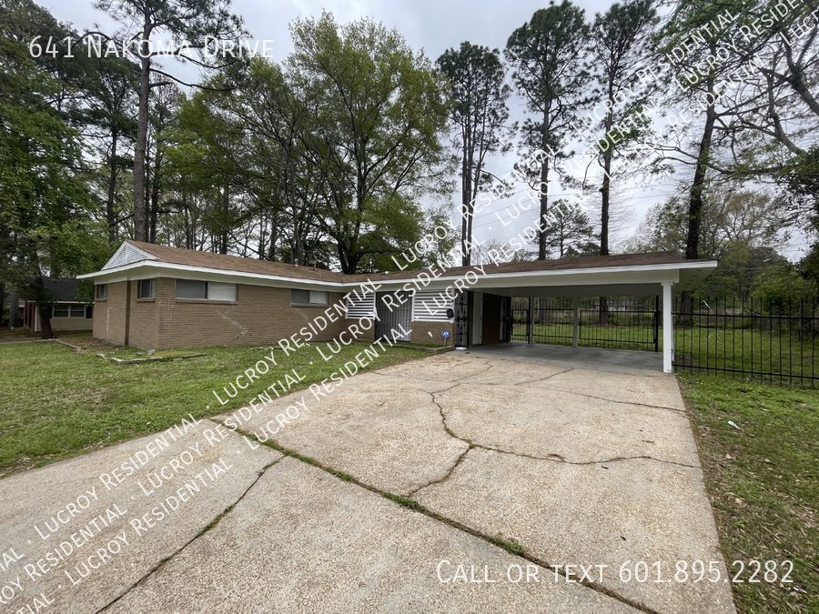 Foto principal - Updated 4-Bedroom Home with 2 Full Baths i...