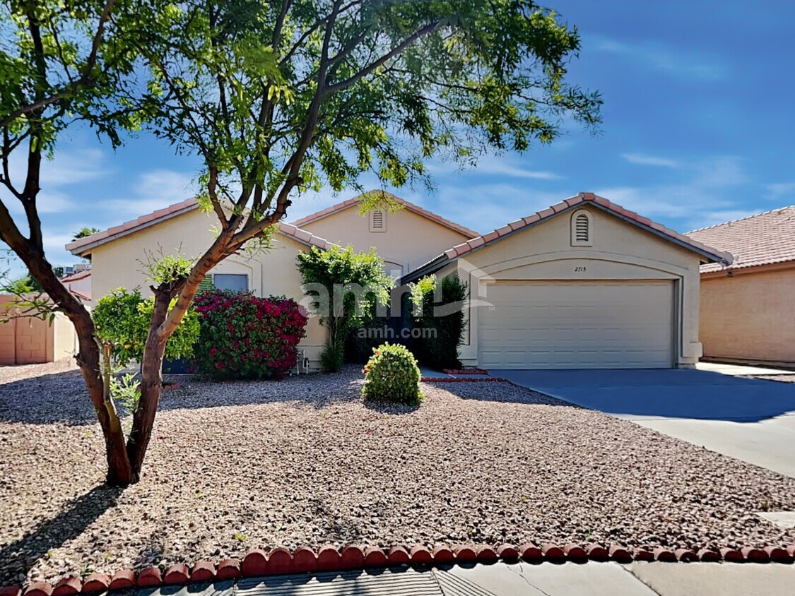 Primary Photo - 2715 N 90th Ave
