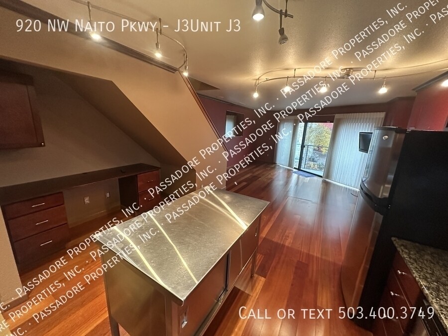 Photo - 920 NW Naito Pkwy-J3Unit J3