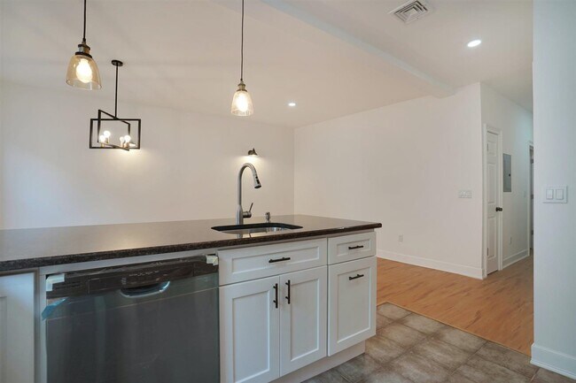 Building Photo - 446 Gregory Ave