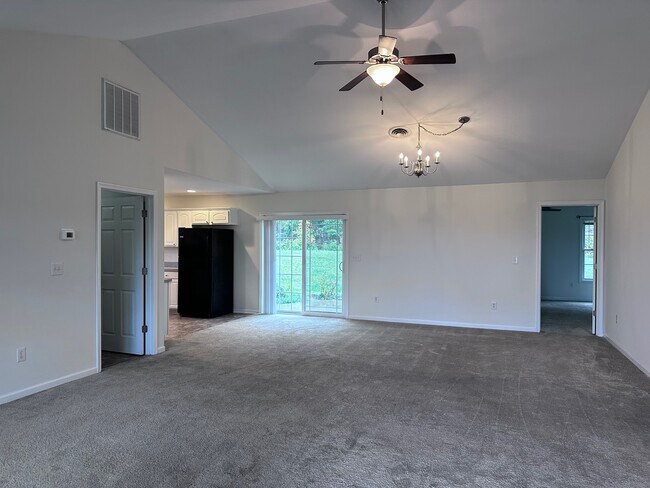 Foto del edificio - 59 Cedarcrest Dr