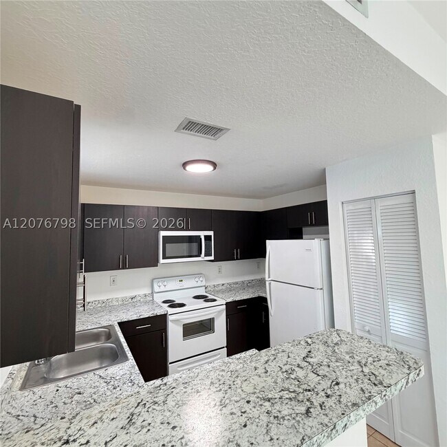 Foto del edificio - 923 SE 16th Ct