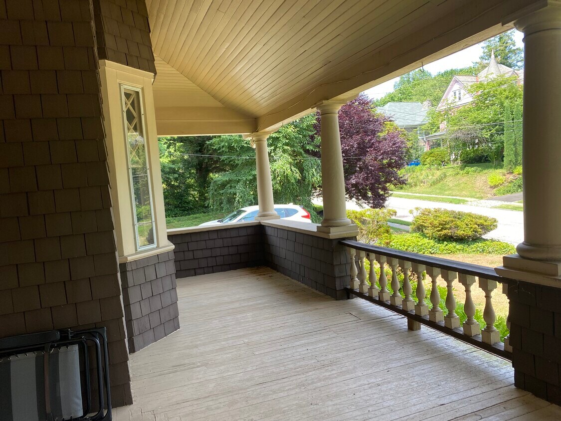 Common front porch - 7936 Montgomery Ave
