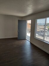 Building Photo - 1155 E Laurel Dr