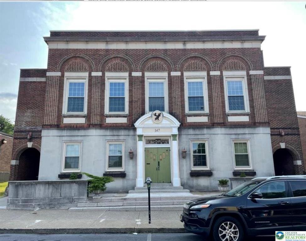 Primary Photo - 147 S 4th St