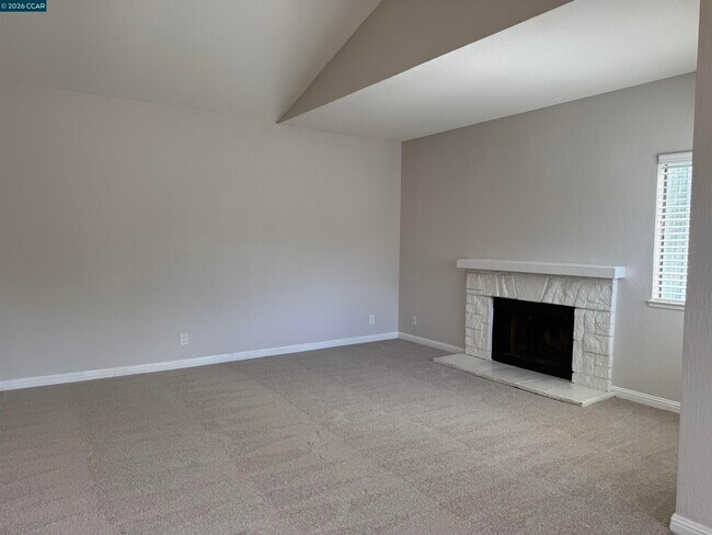 Foto del edificio - 1144 Maywood Ln