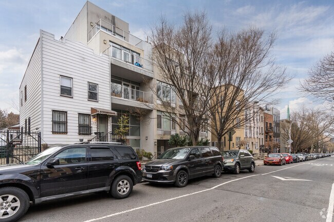 Building Photo - 282 21st St