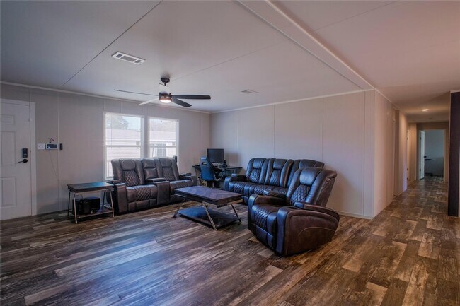 Foto del edificio - 5402 Five Oaks Dr