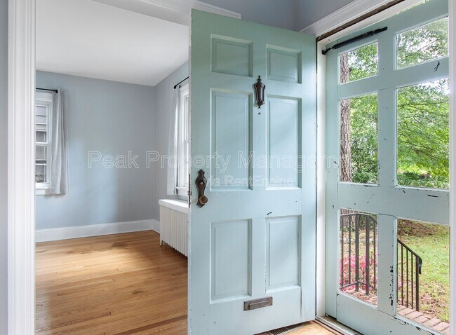 Foto del edificio - 1500 Cedar Ln