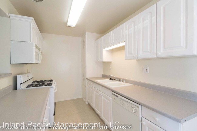 Building Photo - 212 Palos Verdes Blvd
