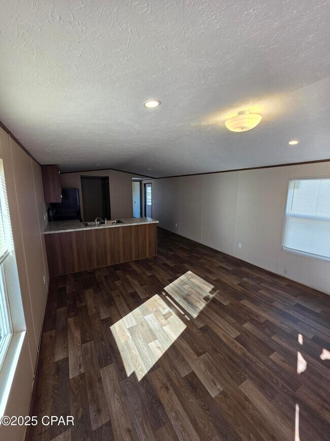 Foto del edificio - 5921 Nadine Rd