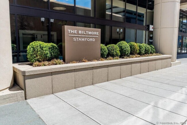 Building Photo - 127 Greyrock Pl