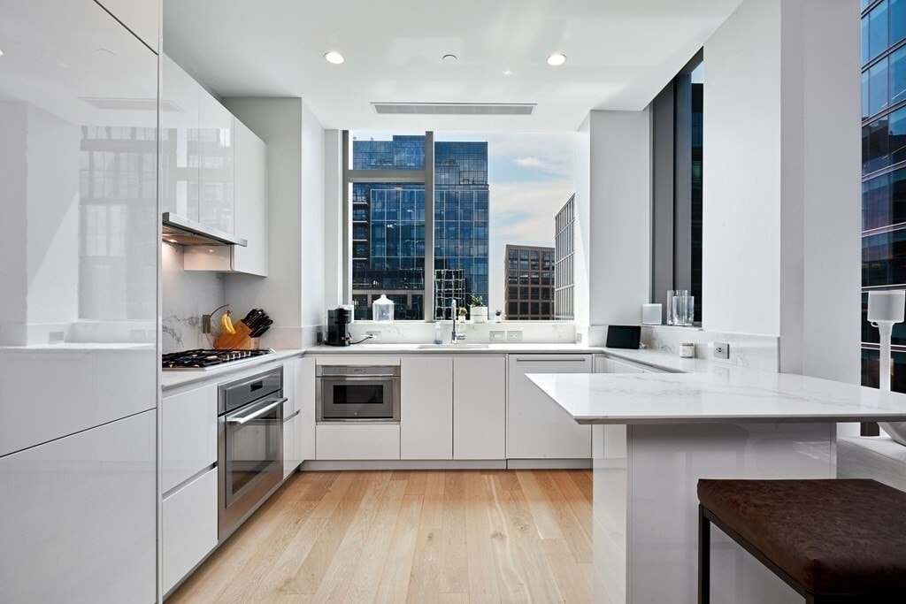 Primary Photo - 133 Seaport Blvd