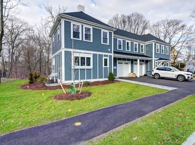 Building Photo - 67 Hollis Ave