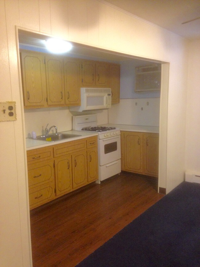 Building Photo - 2404 S Edgewood St