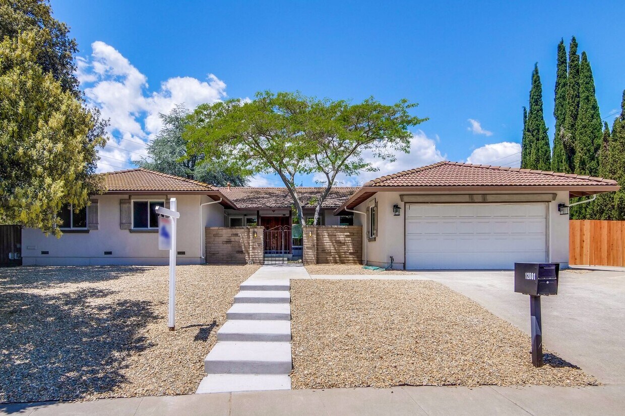 Primary Photo - Gorgeous Newly Remodeled Saratoga Golden T...