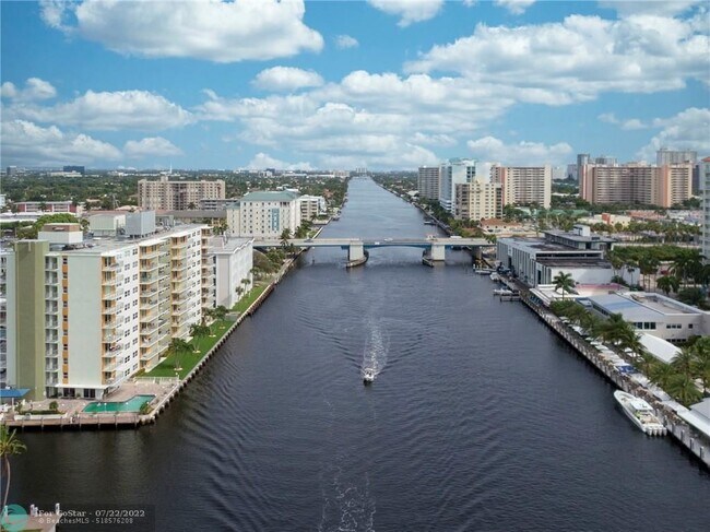 Foto del edificio - 2900 NE 30th St