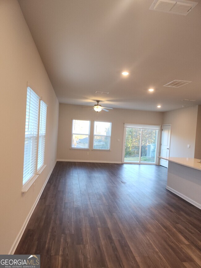 Building Photo - 65 Cedar Ln