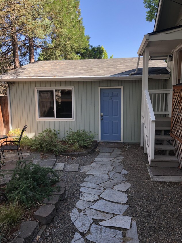 Foto principal - 1825 Siskiyou Blvd