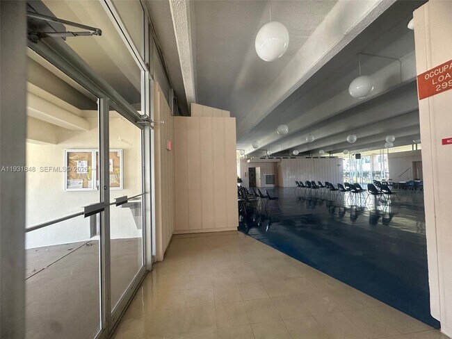 Foto del edificio - 1530 NE 191st St