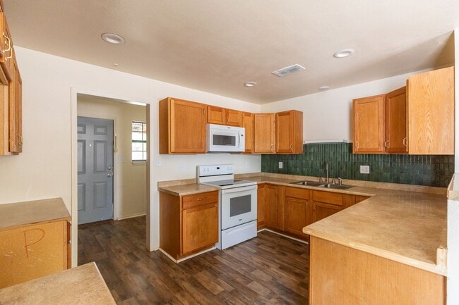 Building Photo - 2233 Fannin St