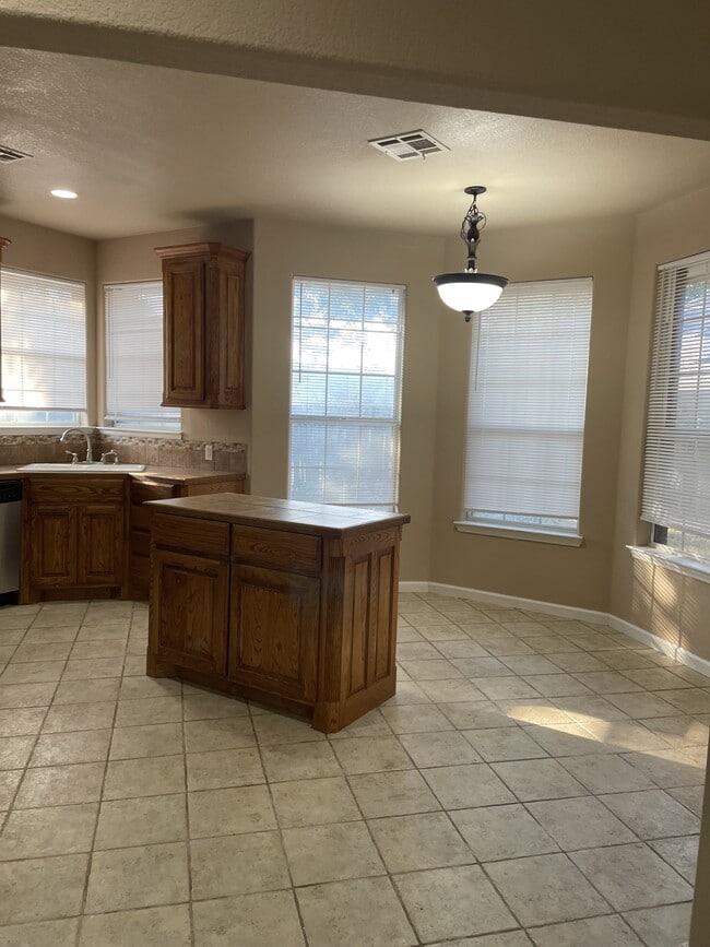 Building Photo - 2500 Westwood Ct