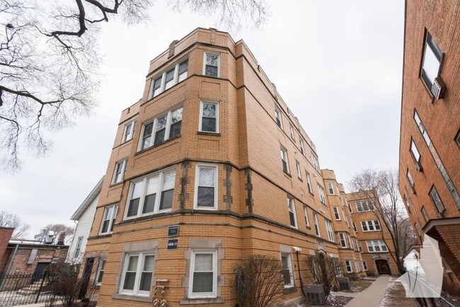 Building Photo - 4808 N Paulina St