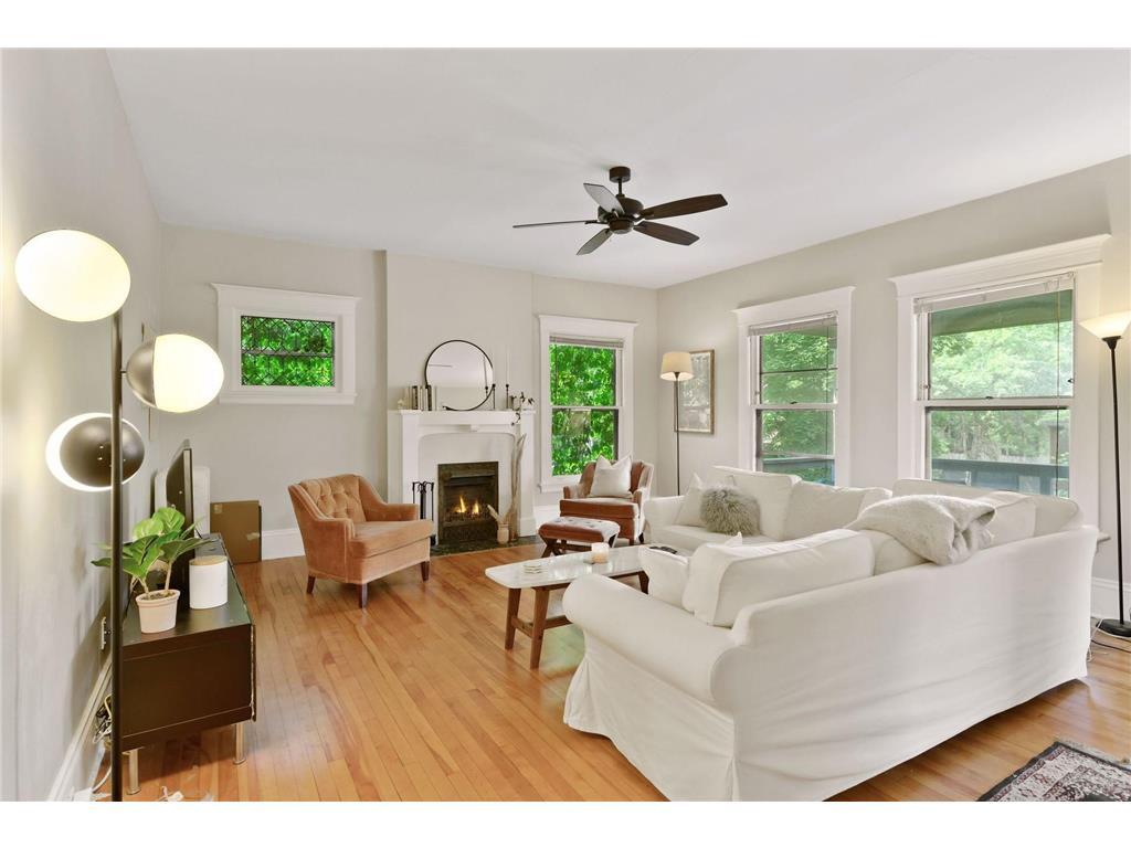 Foto principal - 1929 Dupont Ave S