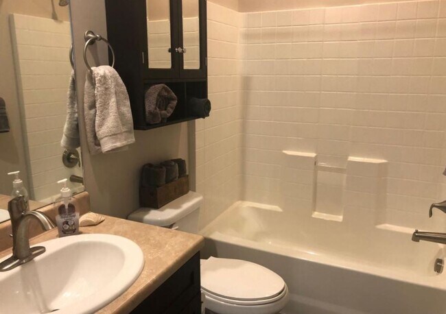Foto del edificio - Beautiful 3 Bedroom Townhome in Daybreak!