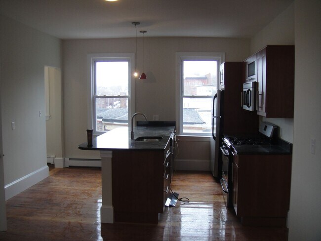 Building Photo - 13 Wensley St